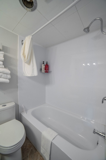 Bathroom 4, Uptowner Hotel, Central Kootenay