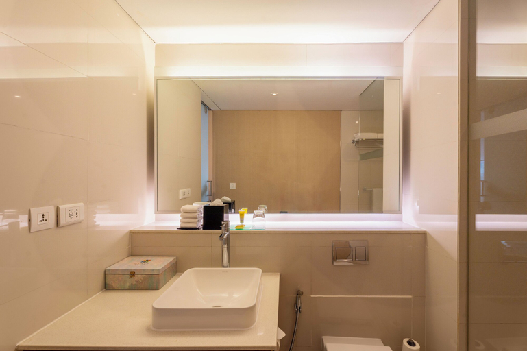 Bathroom 16