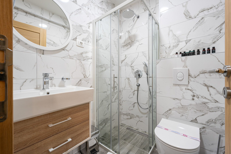 Bathroom 3, Rooftop Apartments & Rooms