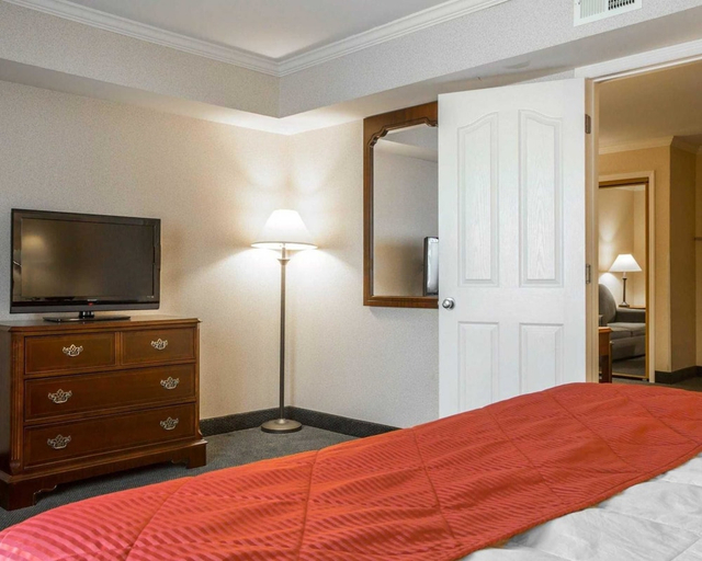Bedroom 4, Spark by Hilton Lake George Outlets, Warren