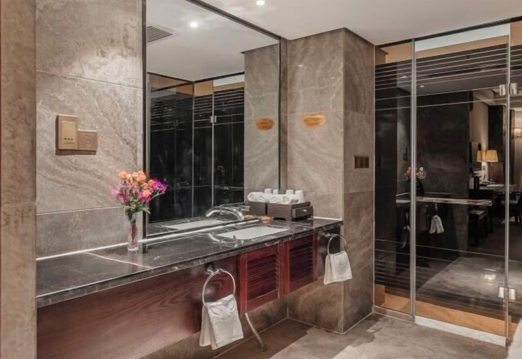 Bathroom 4, Chongqing Plaza Hotel, Chongqing