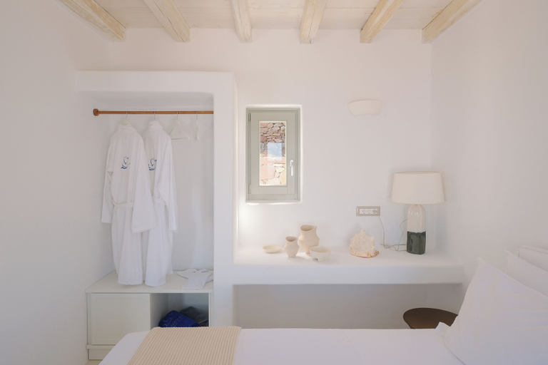 Bathroom 4, Odyssey Rock, South Aegean
