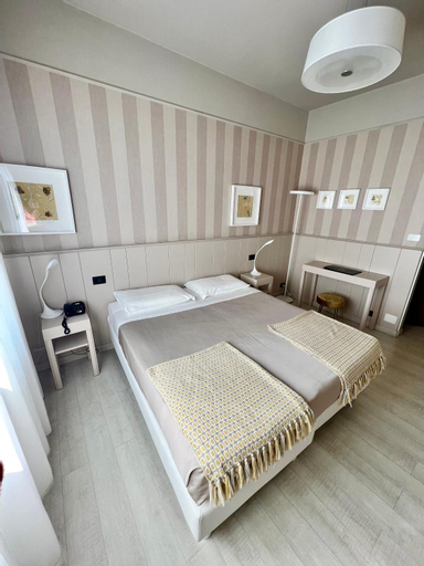 Bedroom 3, Hotel La Pace, Torino