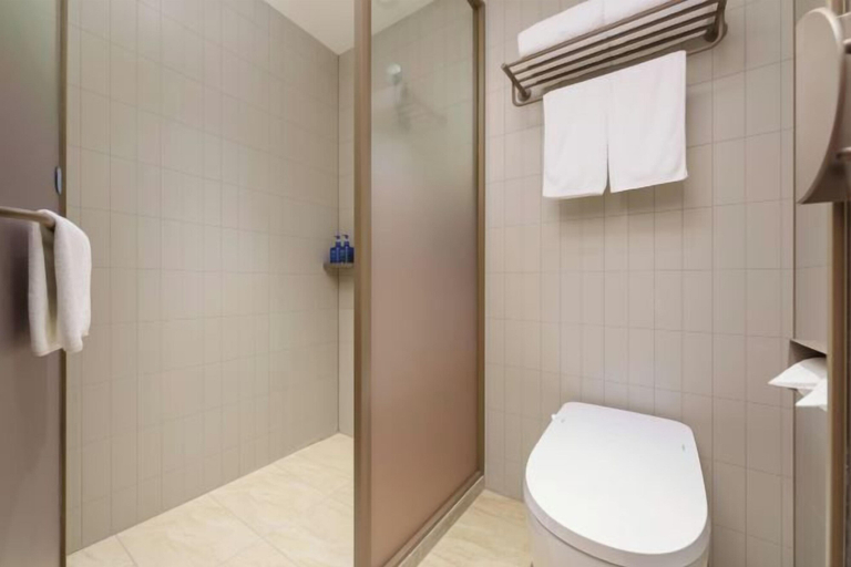 Bathroom 4, HanTing Hotel (Dalian Zhongshan Square Subway Station), Dalian