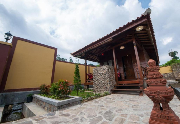 Exterior 4