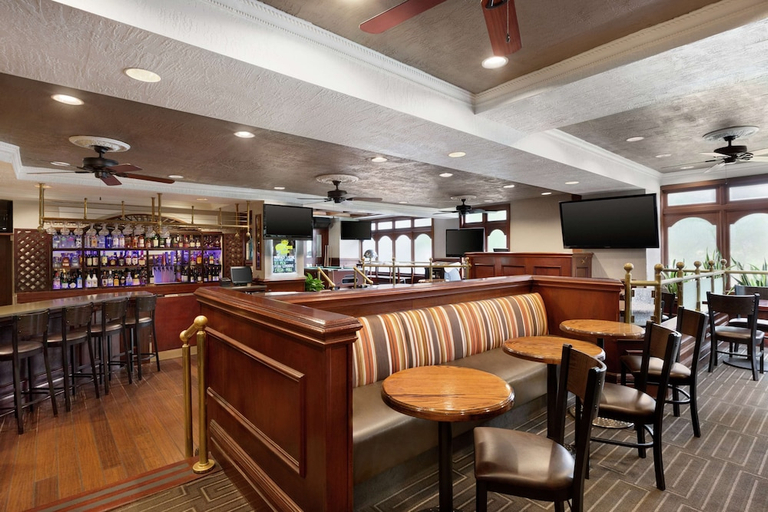 Food & Drinks 5, The Signature Suites, Irving