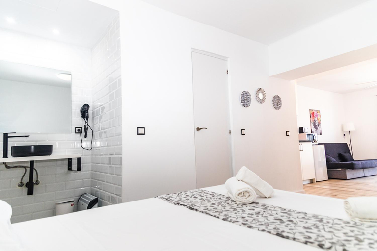 Bedroom 2, Jacaranda Apartments & Studios, Baleares
