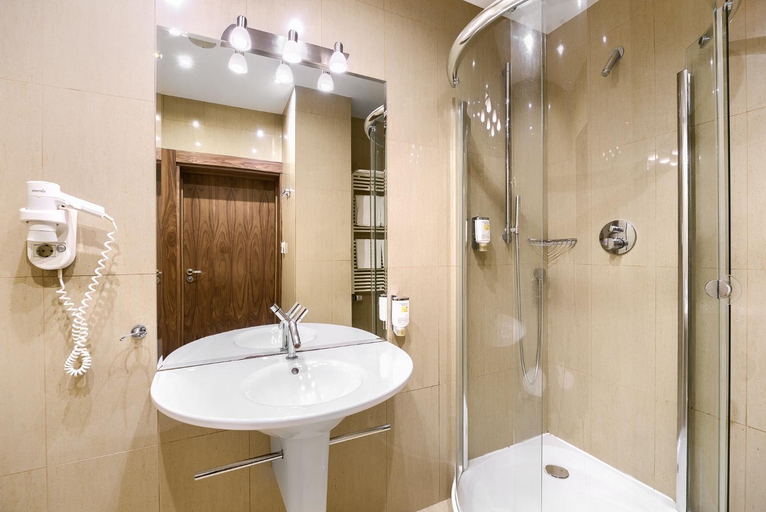 Bathroom 3, Hotel Olympic, Szamotuły