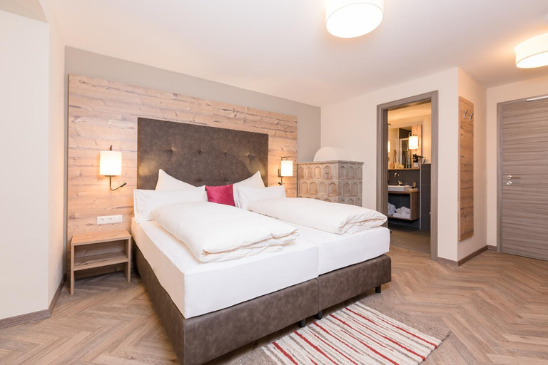 Bedroom 3, Alpenhotel Tirolerhof, Innsbruck Land
