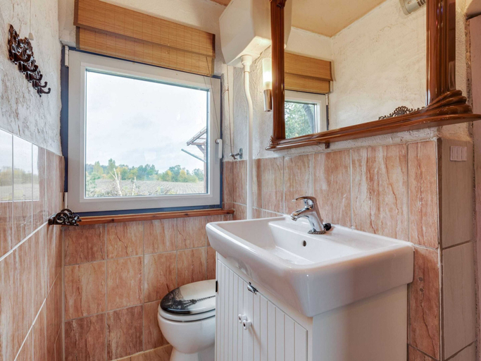 Bathroom 4, Gemutlicher Bungalow mit Garten in Nakenstorf, Nordwestmecklenburg