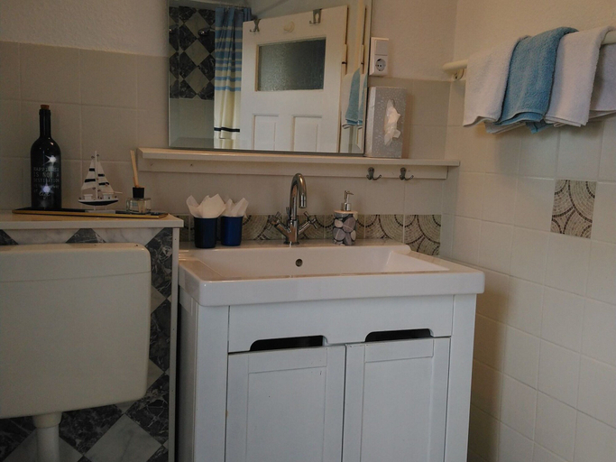 Bathroom 5, Wohnung im 1. Stock bei Willingen, Waldeck-Frankenberg