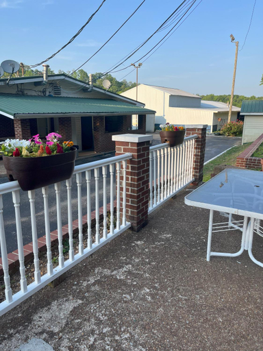 Others 5, Pine Tree Inn, Decatur