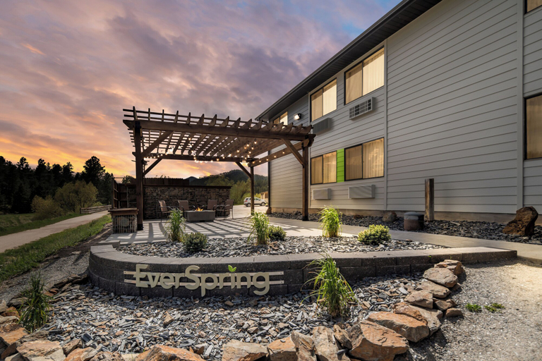 Exterior & Views 2, EverSpring Inn & Suites, Pennington