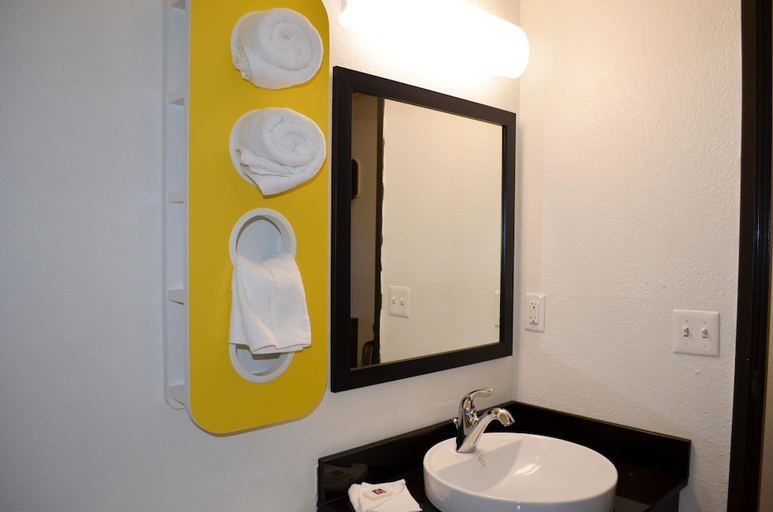 Bathroom 4, Motel6 Kingsland, GA - Kings Bay Naval Interstate 95, Camden