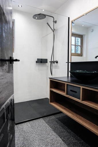 Bathroom, Waldruhe, Lienz