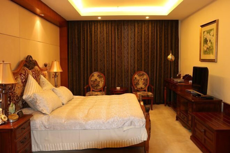 Bedroom 3, L. Road Grand Hotel, Lincang