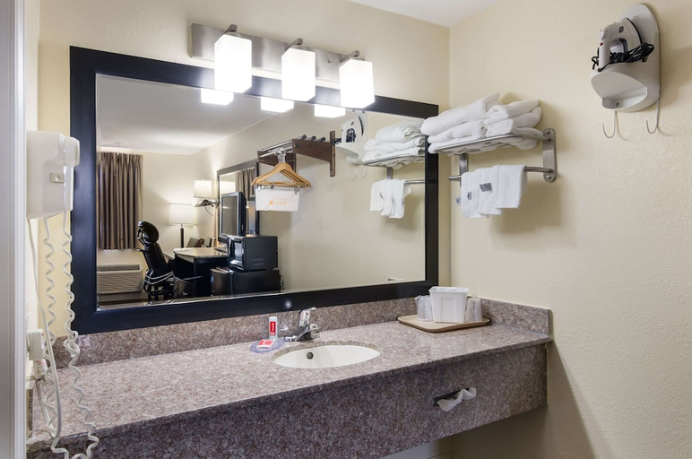 Bathroom 4, Econo Lodge Kingsport, Sullivan