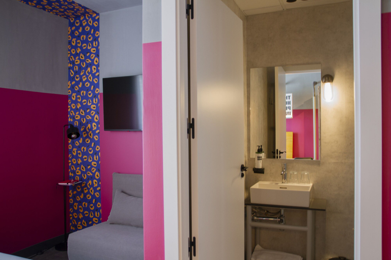 Bathroom 3, Room Valencia, Valencia