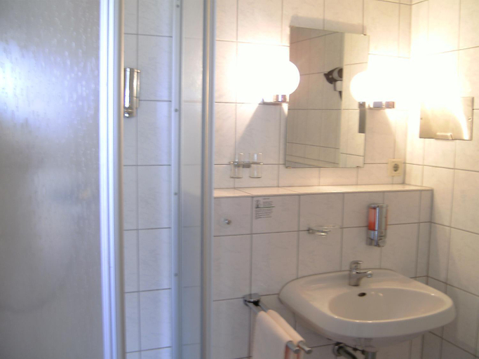 Bathroom, Mucha OHG Hotel Sembziner Hof, Mecklenburgische Seenplatte