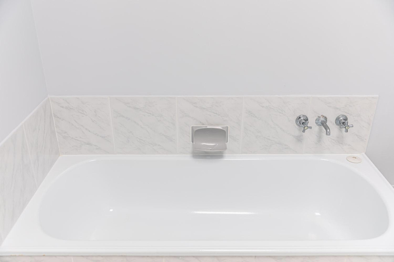 Bathroom 2, Beachfront Terraces Apartments, Douglas