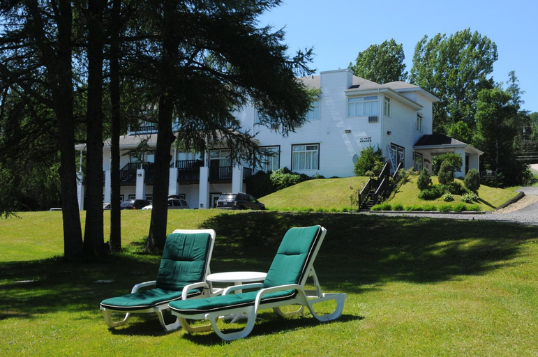 Exterior & Views 2, Hôtel Au Petit Berger, Charlevoix-Est