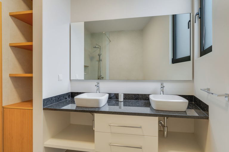 Bathroom 4, Cristiano Ronaldo Airport View, Santa Cruz
