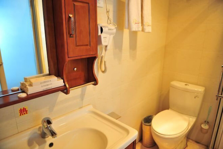 Bathroom 3, Golden Silver Bay Seaview Hotel (Dali Shuanglang Branch), Dali Bai