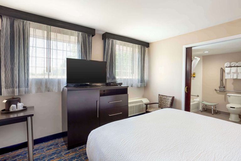 Bedroom 3, Best Western Plus Fairfield Hotel, Fairfield