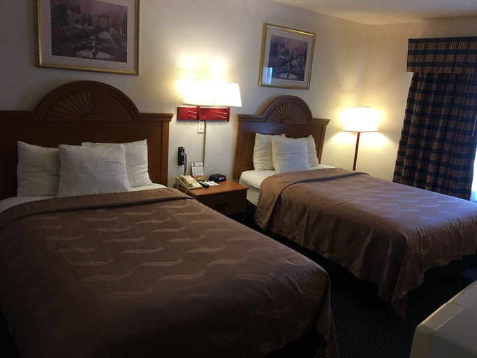 Bedroom 3, Quality Inn Kalamazoo near Wings Stadium, Kalamazoo