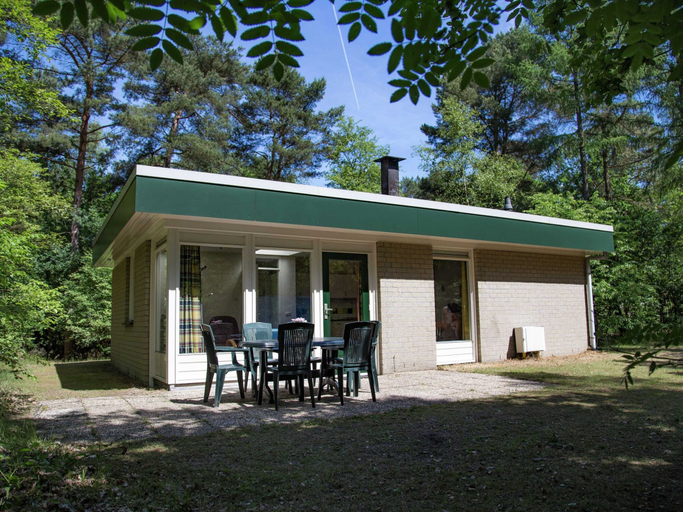Exterior & Views 2, Bungalow With Fireplace, not far From Assen, Westerveld