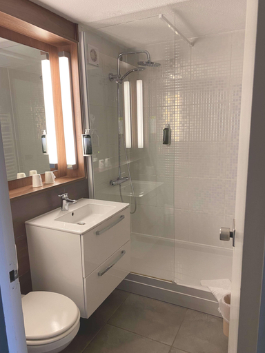 Bathroom 4, Brit Hotel Nancy Luneville, Meurthe-et-Moselle