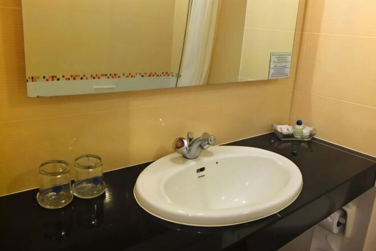Bathroom 12