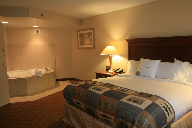 Bedroom 3, Doubletree Hotel Jefferson City, Cole