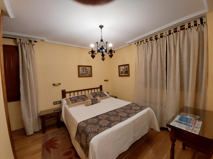 Bedroom 3, Hosteria Picos De Europa, Cantabria