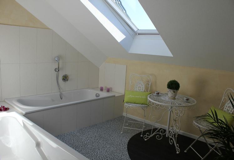 Bedroom 3, Hotel - Restaurant BERGHOF, Rhein-Lahn-Kreis