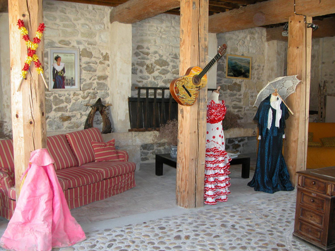 Public Area, Mas De Sylvereal, Gard