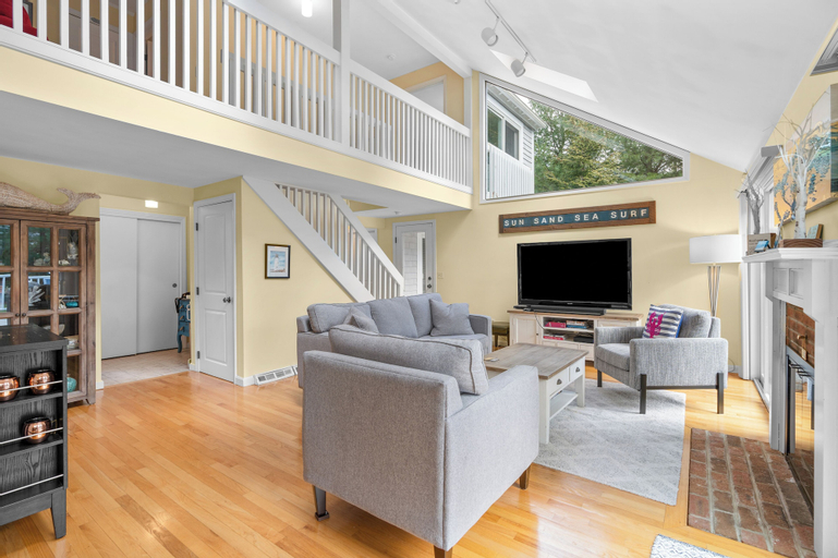 The Endless Summer Hideaway, Barnstable