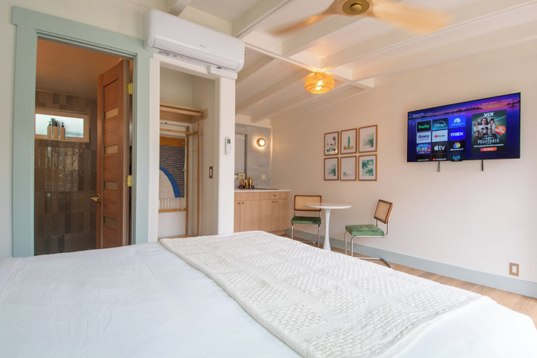 Bedroom 3, Boardwalk Hotel: Bikes, Boards & Beach Gear Included, San Diego