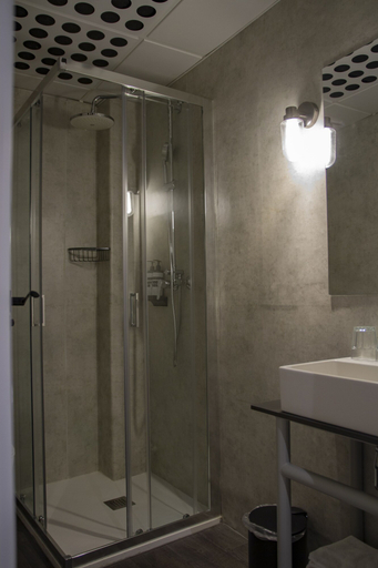 Bathroom 5, Room Valencia, Valencia