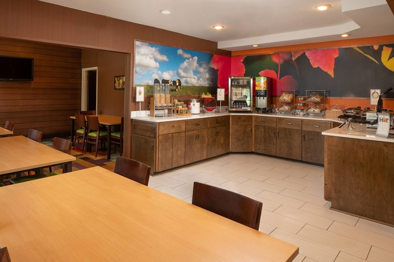 Food & Drinks, Fairfield Inn Suites Lafayette I 10, Lafayette
