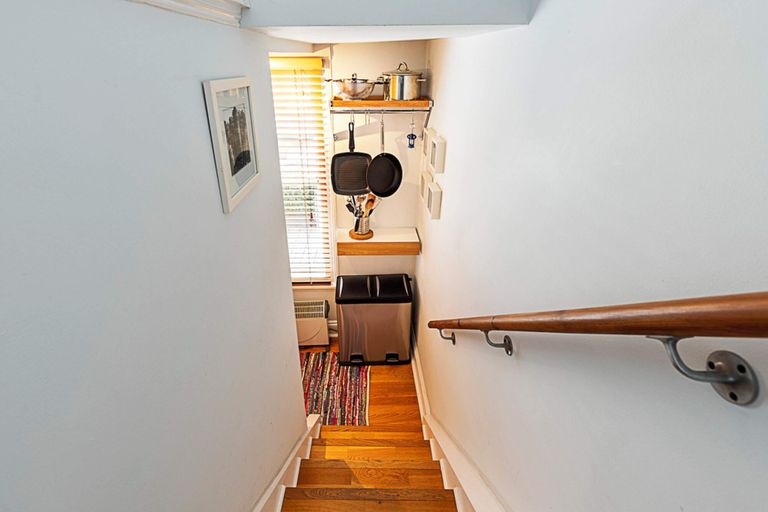 Others 3, Charming One-bedroom Gem in Earls Court, London
