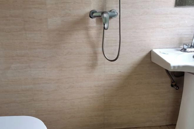 Bathroom 3, Wuyuan Youyicun Inn, Shangrao