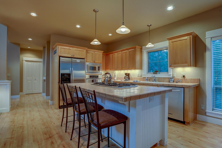 Others 4, Big Pine Home on Deschutes River Trail, Deschutes