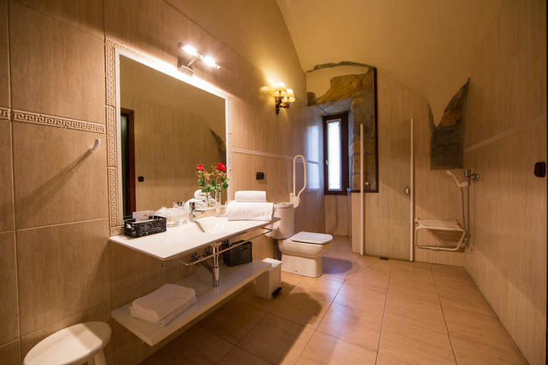 Bathroom 5, Hotel Larranaga, Guipúzcoa