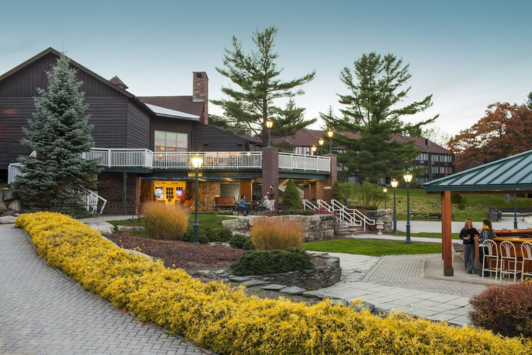 Exterior & Views, Split Rock Resort, Carbon