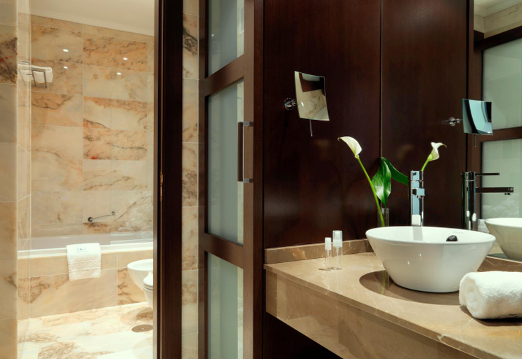 Bathroom 2, EXE Auriense, Ourense