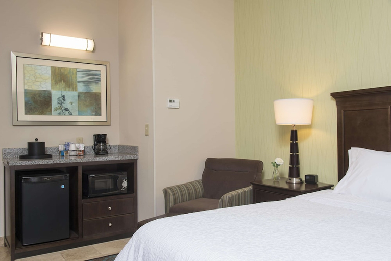 Bedroom 3, Hampton Inn & Suites Kokomo, Howard