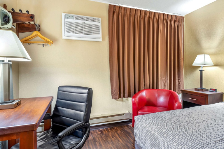Bedroom 3, Econo Lodge La Crosse North, La Crosse
