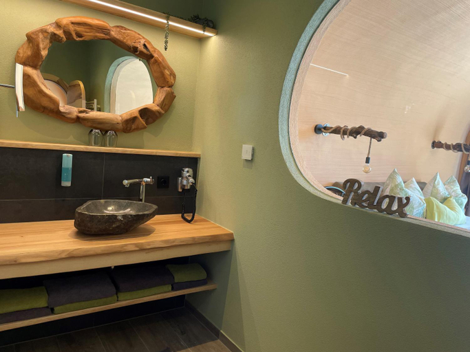 Bathroom 2, Himmelsbogen und Apartments mit Seeblick und Alleinlage, Spittal an der Drau