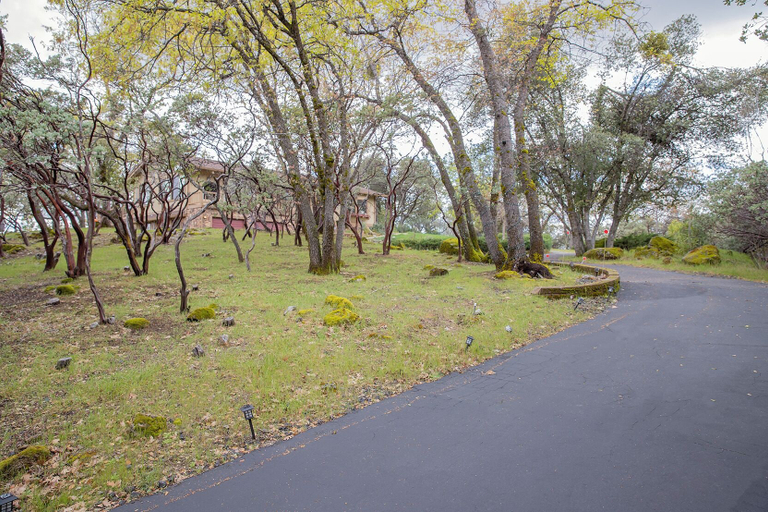 Others 4, Sonora Splendor Stately 3 BDR on Secluded Lot!, Tuolumne